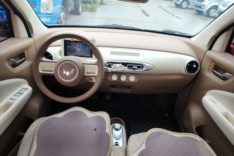 Used Wuling Hongguang MINIEV 2025 Four-Door Version Advanced Edition Center Console