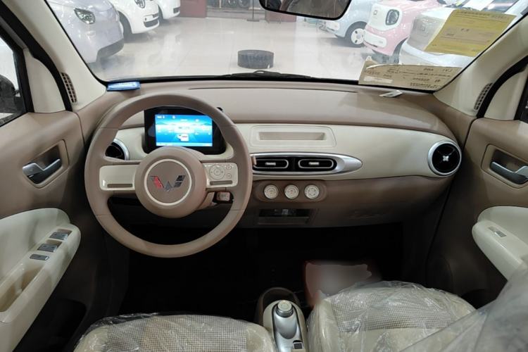 Used Wuling Hongguang MINIEV 2025 Four-Door Version Advanced Edition Center Console