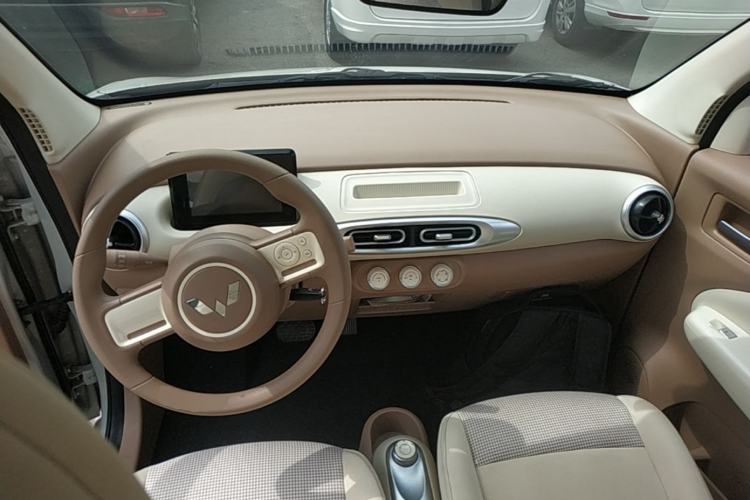 Used Wuling Hongguang MINIEV 2025 Four-Door Version Advanced Edition Center Console
