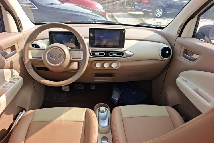Used Wuling Hongguang MINIEV 2025 Four-Door Version Premium Edition Center Console