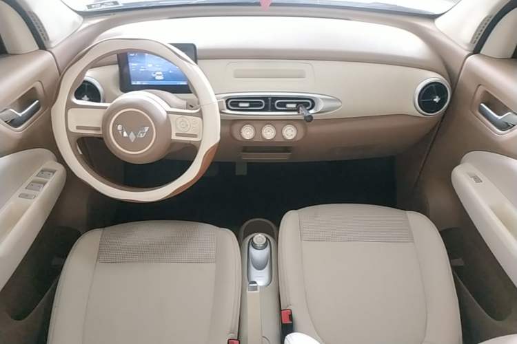 Used Wuling Hongguang MINIEV 2025 Four-Door Version Advanced Edition Center Console