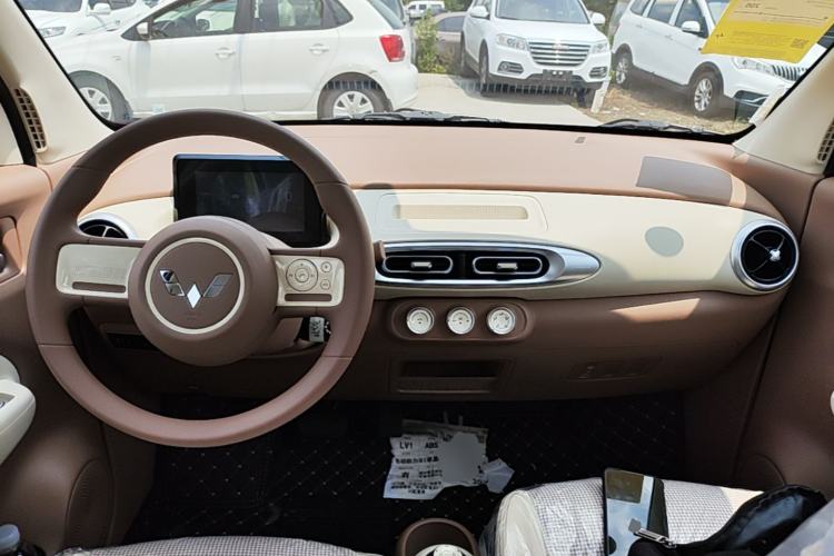 Used Wuling Hongguang MINIEV 2025 Four-Door Version Advanced Edition Center Console