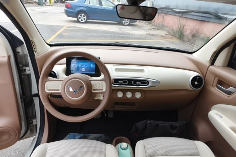 Used Wuling Hongguang MINIEV 2025 Four-Door Version Advanced Edition Center Console