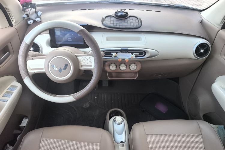 Used Wuling Hongguang MINIEV 2025 Four-Door Version Advanced Edition Center Console
