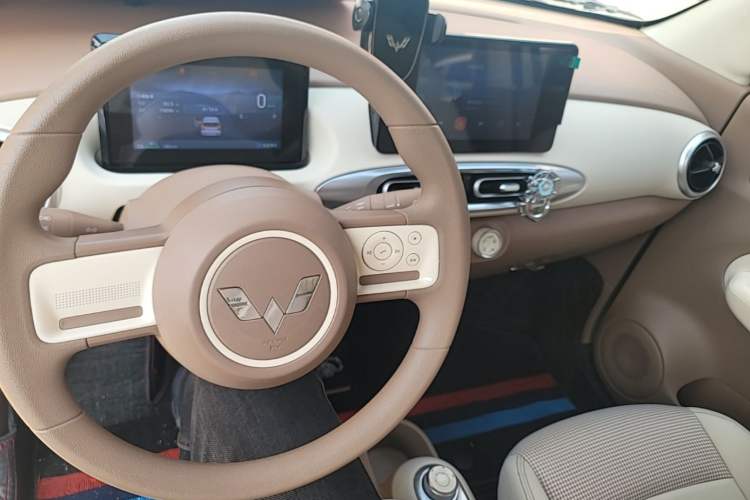 Used Wuling Hongguang MINIEV 2025 Four-Door Version Premium Edition Center Console