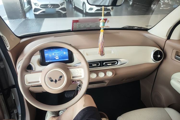 Used Wuling Hongguang MINIEV 2025 Four-Door Version Advanced Edition Center Console