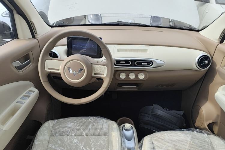 Used Wuling Hongguang MINIEV 2025 Four-Door Version Advanced Edition Center Console
