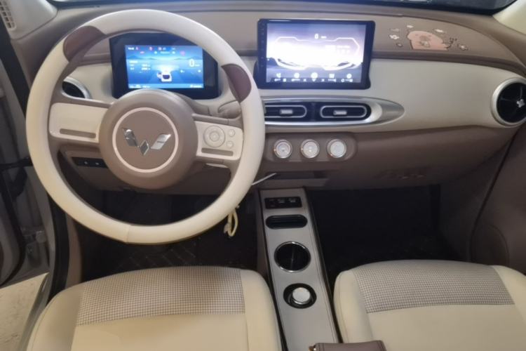 Used Wuling Hongguang MINIEV 2025 Four-Door Version Advanced Edition Center Console