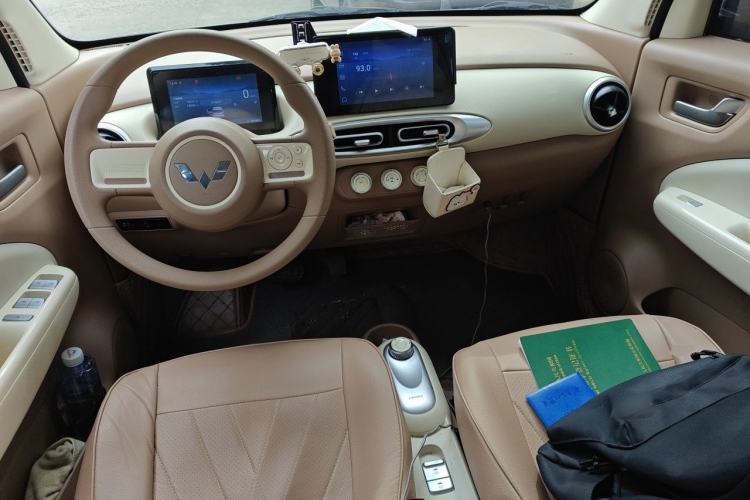 Used Wuling Hongguang MINIEV 2025 Four-Door Version Zhenxiang+ Edition Center Console