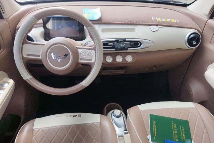Used Wuling Hongguang MINIEV 2025 Four-Door Version Advanced Edition Center Console