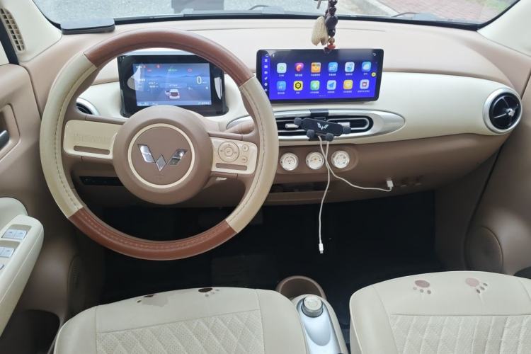 Used Wuling Hongguang MINIEV 2025 Four-Door Version Advanced Edition Center Console