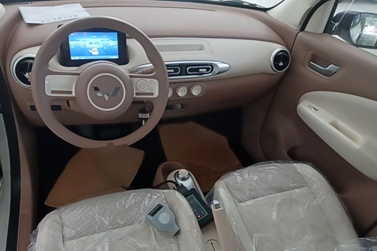 Used Wuling Hongguang MINIEV 2025 Four-Door Version Advanced Edition Center Console