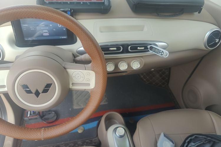 Used Wuling Hongguang MINIEV 2025 Four-Door Version Advanced Edition Center Console