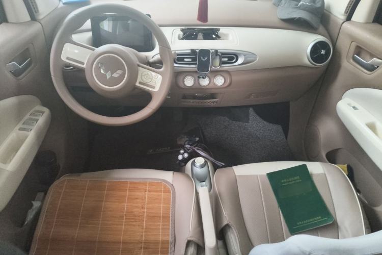 Used Wuling Hongguang MINIEV 2025 Four-Door Version Advanced Edition Center Console