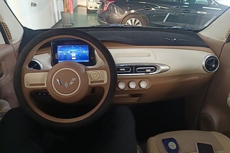 Used Wuling Hongguang MINIEV 2025 Four-Door Version Advanced Edition Center Console