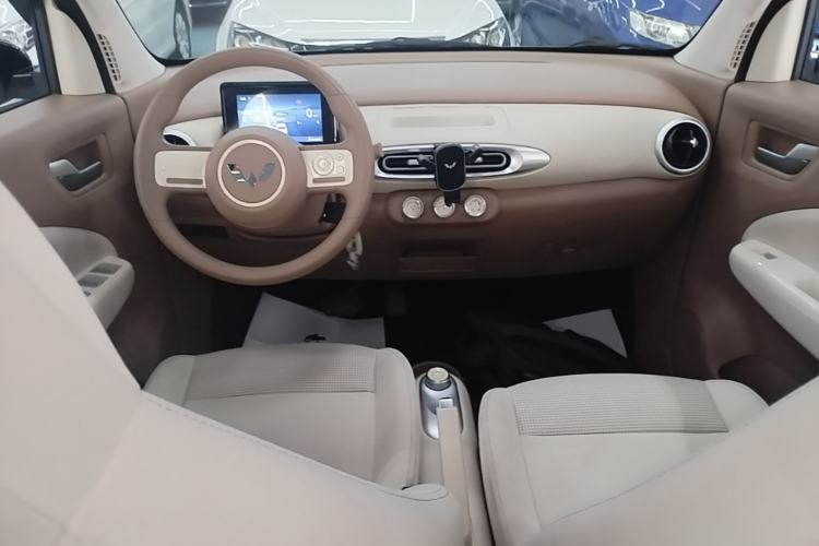 Used Wuling Hongguang MINIEV 2025 Four-Door Version Advanced Edition Center Console