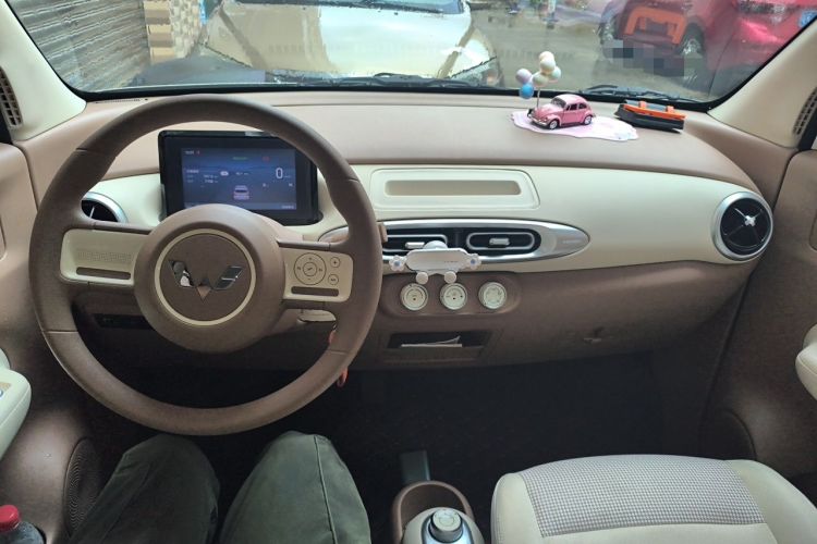 Used Wuling Hongguang MINIEV 2025 Four-Door Version Advanced Edition Center Console