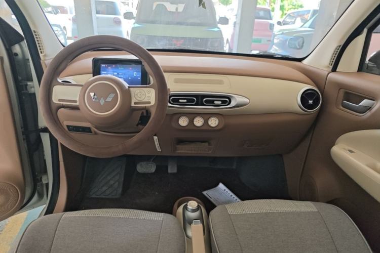 Used Wuling Hongguang MINIEV 2025 Four-Door Version Advanced Edition Center Console