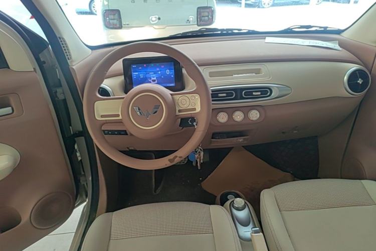 Used Wuling Hongguang MINIEV 2025 Four-Door Version Advanced Edition Center Console