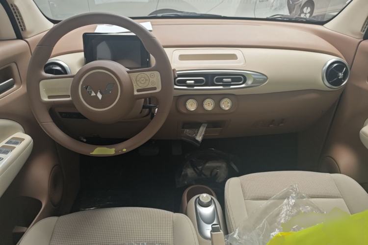 Used Wuling Hongguang MINIEV 2025 Four-Door Version Premium Edition Center Console