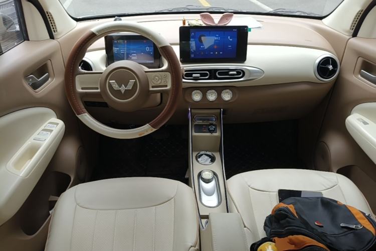 Used Wuling Hongguang MINIEV 2025 Four-Door Version Premium Edition Center Console
