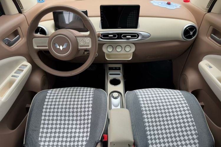Used Wuling Hongguang MINIEV 2025 Four-Door Version Advanced Edition Center Console