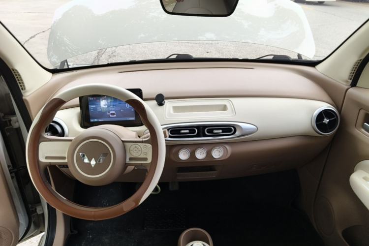 Used Wuling Hongguang MINIEV 2025 Four-Door Version Advanced Edition Center Console