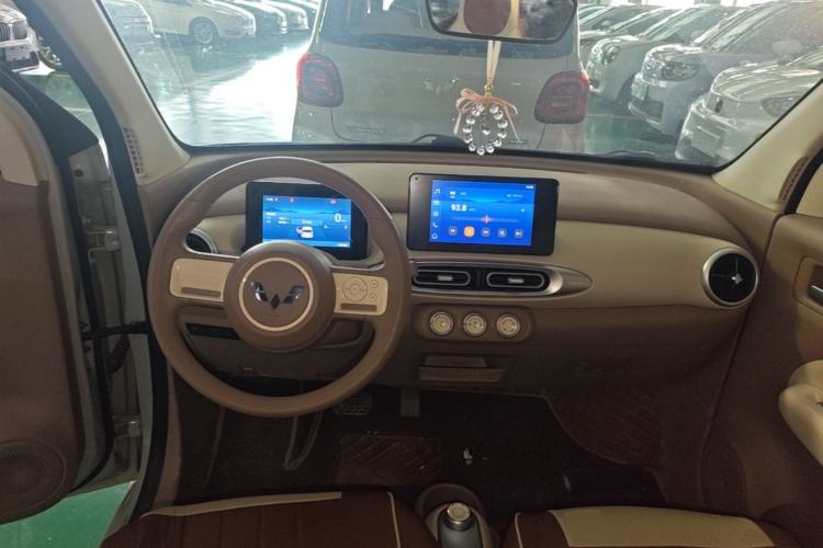 Used Wuling Hongguang MINIEV 2025 Four-Door Version Premium Edition Center Console