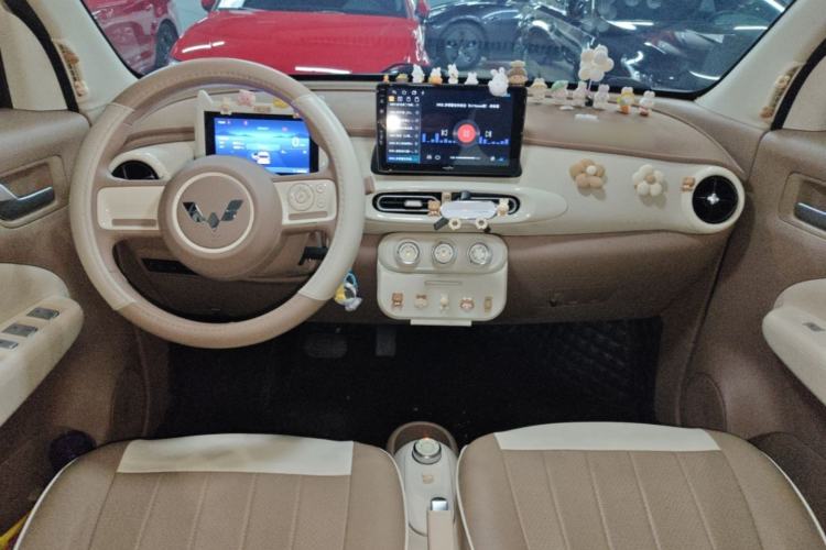 Used Wuling Hongguang MINIEV 2025 Four-Door Version Advanced Edition Center Console