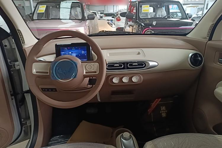 Used Wuling Hongguang MINIEV 2025 Four-Door Version Advanced Edition Center Console
