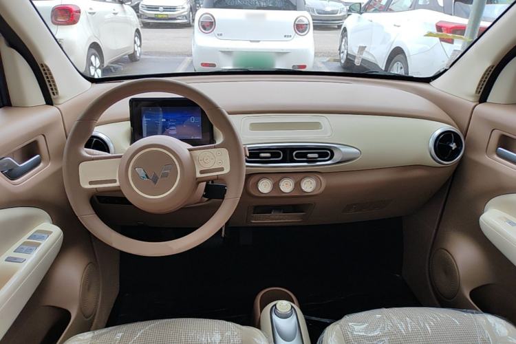 Used Wuling Hongguang MINIEV 2025 Four-Door Version Advanced Edition Center Console