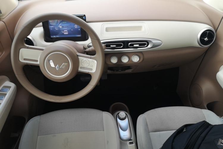 Used Wuling Hongguang MINIEV 2025 Four-Door Version Advanced Edition Center Console