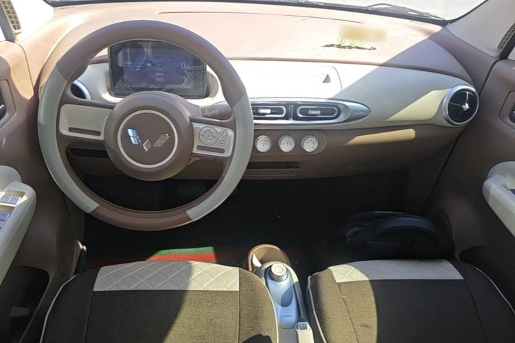 Used Wuling Hongguang MINIEV 2025 Four-Door Version Advanced Edition Center Console
