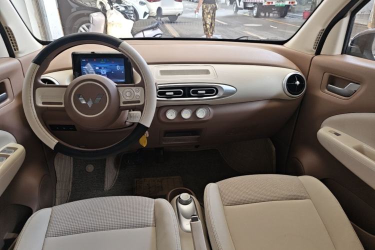 Used Wuling Hongguang MINIEV 2025 Four-Door Version Advanced Edition Center Console