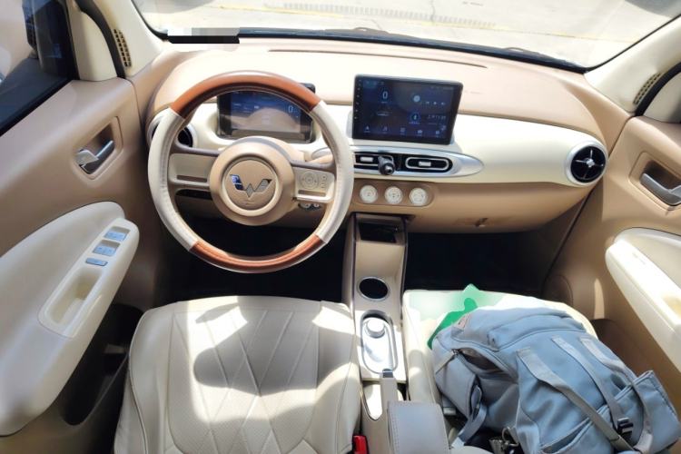 Used Wuling Hongguang MINIEV 2025 Four-Door Version Advanced Edition Center Console