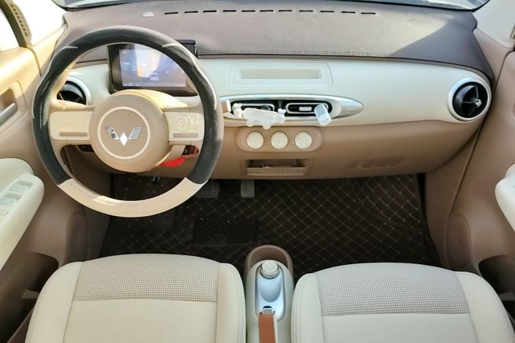 Used Wuling Hongguang MINIEV 2025 Four-Door Version Advanced Edition Center Console