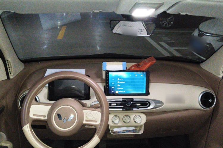 Used Wuling Hongguang MINIEV 2025 Four-Door Version Advanced Edition Center Console