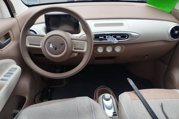 Used Wuling Hongguang MINIEV 2025 Four-Door Version Advanced Edition Center Console