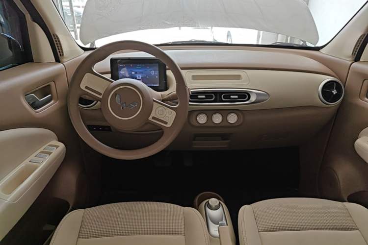 Used Wuling Hongguang MINIEV 2025 Four-Door Version Advanced Edition Center Console
