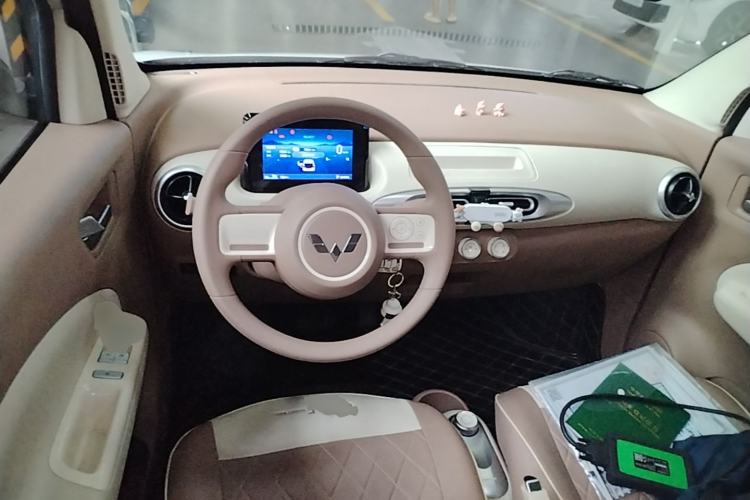 Used Wuling Hongguang MINIEV 2025 Four-Door Version Advanced Edition Center Console