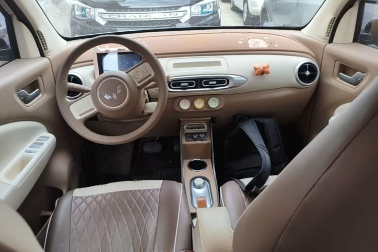 Used Wuling Hongguang MINIEV 2025 Four-Door Version Advanced Edition Center Console