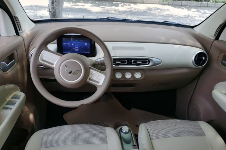 Used Wuling Hongguang MINIEV 2025 Four-Door Version Advanced Edition Center Console