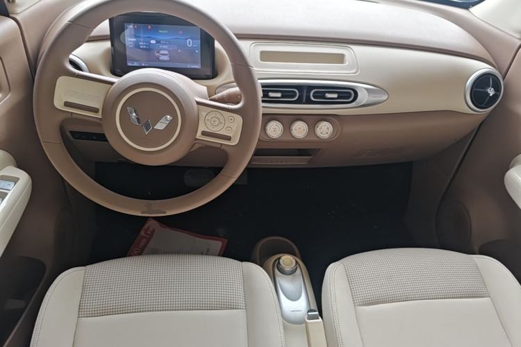 Used Wuling Hongguang MINIEV 2025 Four-Door Version Advanced Edition Center Console