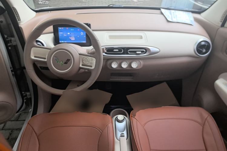 Used Wuling Hongguang MINIEV 2025 Four-Door Version Advanced Edition Center Console