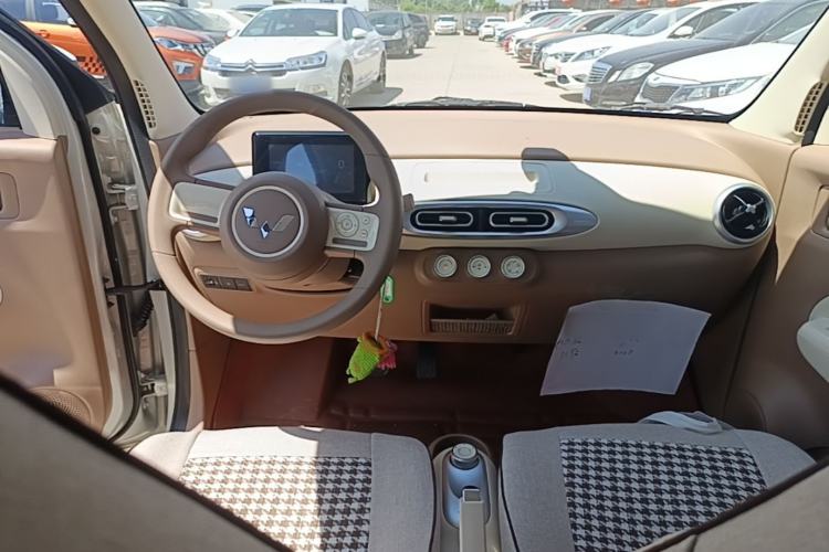 Used Wuling Hongguang MINIEV 2025 Four-Door Version Advanced Edition Center Console