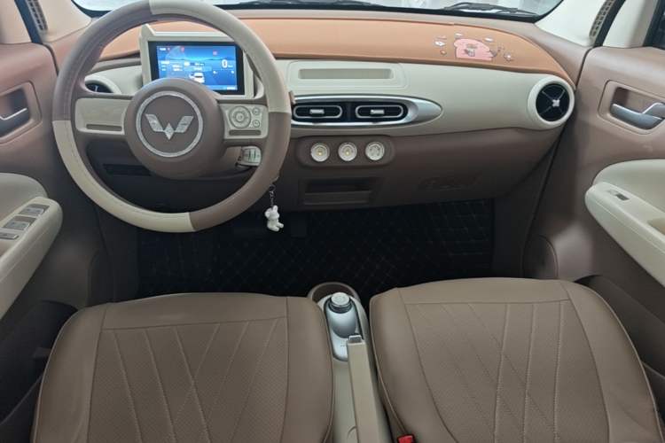 Used Wuling Hongguang MINIEV 2025 Four-Door Version Advanced Edition Center Console
