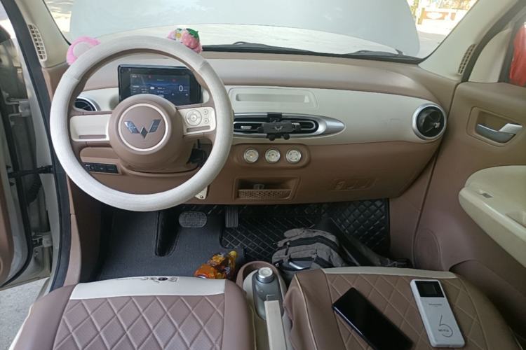 Used Wuling Hongguang MINIEV 2025 Four-Door Version Advanced Edition Center Console