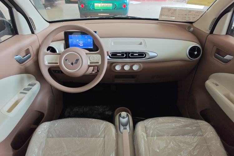 Used Wuling Hongguang MINIEV 2025 Four-Door Version Advanced Edition Center Console