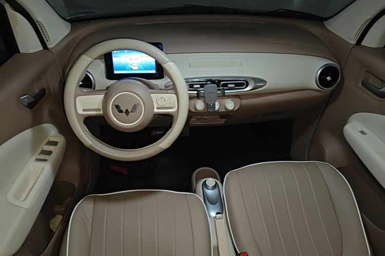 Used Wuling Hongguang MINIEV 2025 Four-Door Version Advanced Edition Center Console