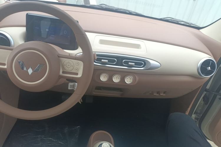 Used Wuling Hongguang MINIEV 2025 Four-Door Version Advanced Edition Center Console